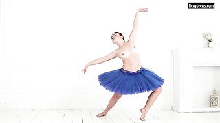 Flexy Teens featuring doxie's amateur action