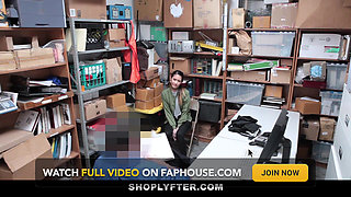 Asian stealer rammed by the guard