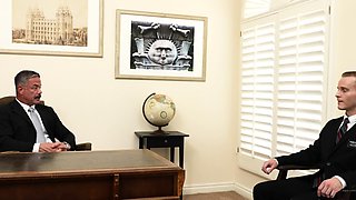 DILF breaks in apprentice with a fucking