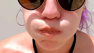 Drinking pee and cum swallow in outdoor garden!