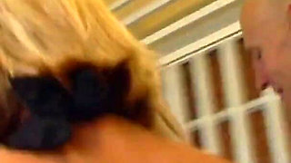 Lucky dude bangs sensational blonde teen after pickup