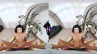 Mini Mitzi’s virtual reality experience is damn hot!