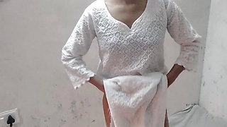 Step sister ko land par baitha kar chod diya