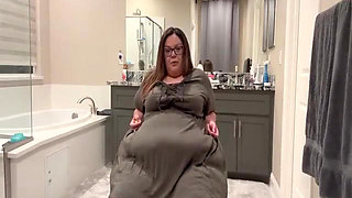 Plump Paradise First Weigh in! (sd-wmv)