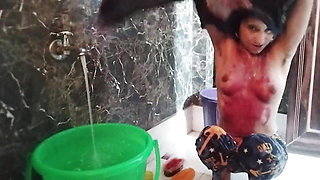 School girl ko bathroom MMS video viral