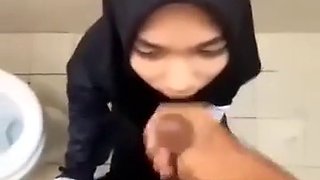 Hijab Toilet Student 18