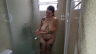 Watching Sexy BBW While She Showers