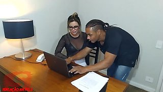 Hot secretary calls the computer technician to fuck her at the office desk and asks to cum in her pussy (Manuh Cortez)