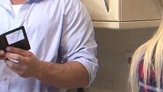 Cute MILF Yasmina Leigh gets sprayed from a muscluar guy Jay Muscle