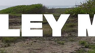 Busty MILF Wants to Fuck Hard in the Car and Earns a Big Pearl Necklace Cumshot