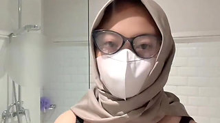 Beautiful ass squirting shower