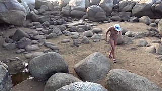 Couple gets wild and has sex on the public beach