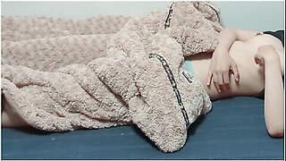 Masturbate Leisurely While Suctioning The Clitoris