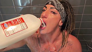 Dana X Muscles In I Fuck Bathed In Milk