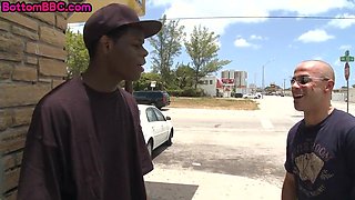 Black bottom stud gets fucked outdoor by white top in public