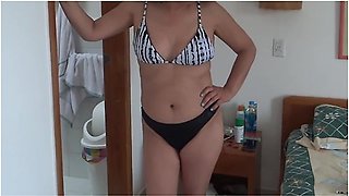 On The Beach I Masturbate Watching As Stepmom Puts On A Bikini To Go In Search Of A Man