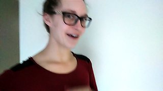 Hot pussy spreading close up for solo toying stunner