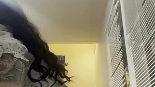 Emo college chick shakes her ass so you