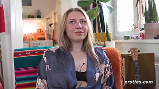 Ersties - Songschreiberin Nelio aus Berlin masturbiert - Amateurs