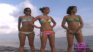 All Natural College Hotties Take Their Bikinis off