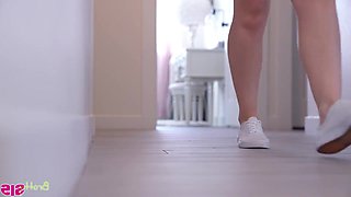 It seemed to me I was solitary - season 31, episode 12 - Brunette