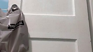 Twerking, spreading my ass for u while I piss