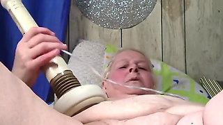 Those Pulsing Vibrations Are so Loud She Cums Roudy