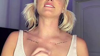 DAISY RAE HELPS YOU STROKE YOURSELF BEFORE BED