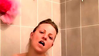 Hot amateur blonde pregnant toying her pussy solo