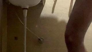 Padosan ko bathroom me choda