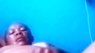 Horny cougar at it again ,she end up masturbating