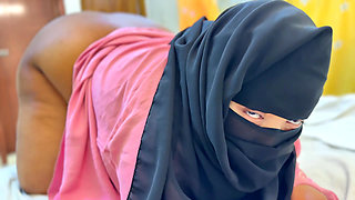 I'm Alone 18 Year Old Teen Hijab & Niqab Hot Girl I Have Big Booty & Wet Pussy Do You Want Fuck Me?
