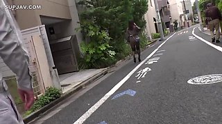 Japanese Babe caught by surprise & have sex