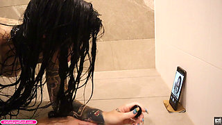 Live Cam Girl Shower Time