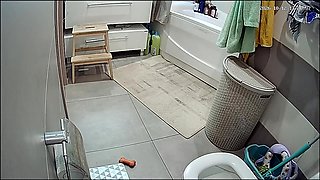 She squirted powerfully from masturbation