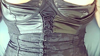 The Gothic Girl Is Hot Right Now and Wants to Play with Her Huge Tits