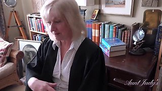 Sapphire Louise, 69-Year-Old Teacher, Gets Students Grades Up in Hot Lesson