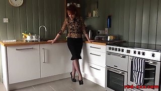 Horny Housewife!
