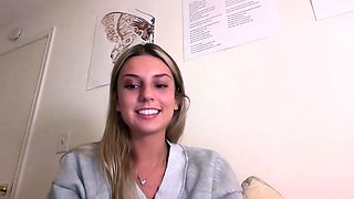 Amateur Webcam Cute Teen Plays Solo with Big Dildo