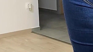He Is Just a Toy for Her Massive Legs! Crazy Kicks to His Fucking Testicles! - Dave Moon - Jennifer - Bbusting (ballbusting)