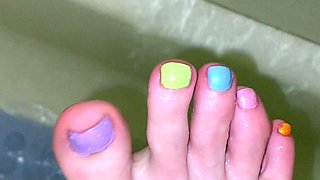 Amateur Foot Fetish Girlfriend Sucks and gives a Footjob