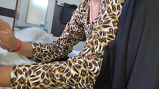 When the girlfriend did not come, the boyfriend brought the hot cute bestie, spit in the ass of Oyo bestie and inserted his thick cock into Hindi audio