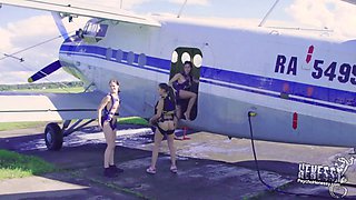 hot gals take a naked para diving class