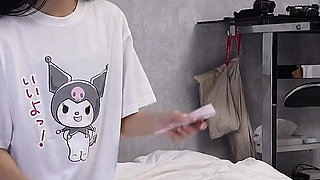 New Vibrator Arrived During Her Live Stream - Boyfriend Puts It to Use on Her