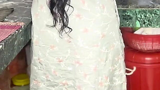 Stepsister-in-law's Saree Slipped in the Kitchen - Stepbrother-in-law Squeezed Her Before Letting Go