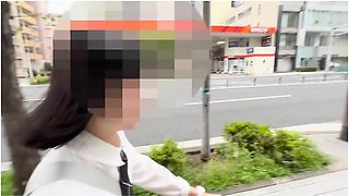 放課後玄関挿入18歳の黒髪合法jkかコンヒニてお菓子を買ったあとアハートの玄関て制服のまま生ハメ