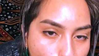 Webcam horny girl toys pussy