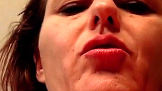 Horny American MILF Strips off Her Clothes and Plays with Her Hairy Pussy