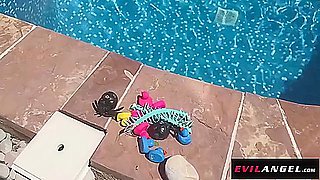 Monika Wild, Sophia Burns And Morea Black - Stretching Threeway