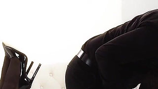 Sensual Bondage Sex with Passionate Teen Lea Guerlin